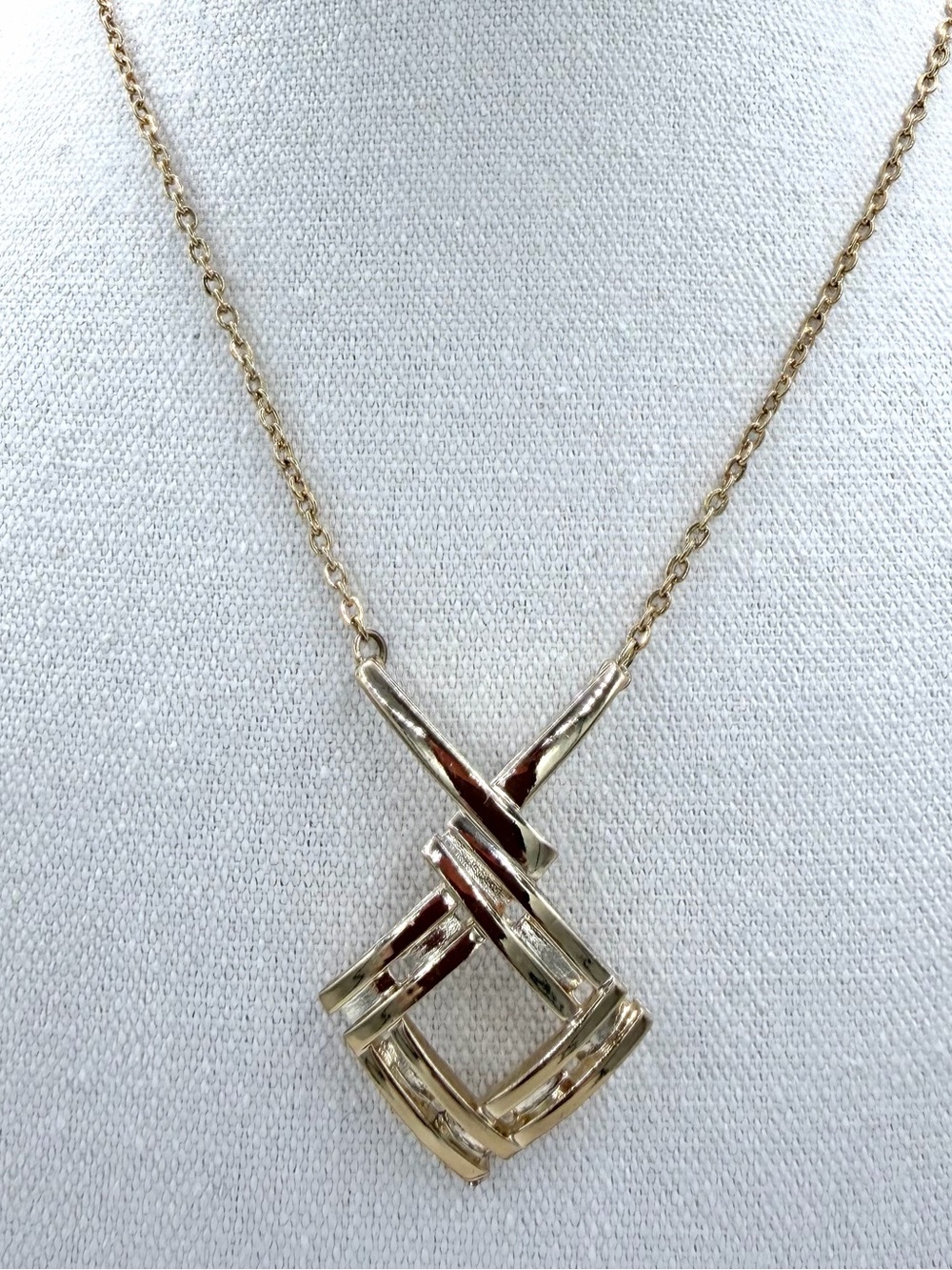 Gold Plated Geometric Diamond Shaped Necklace Woman’s Jewelry Gorgeous!!